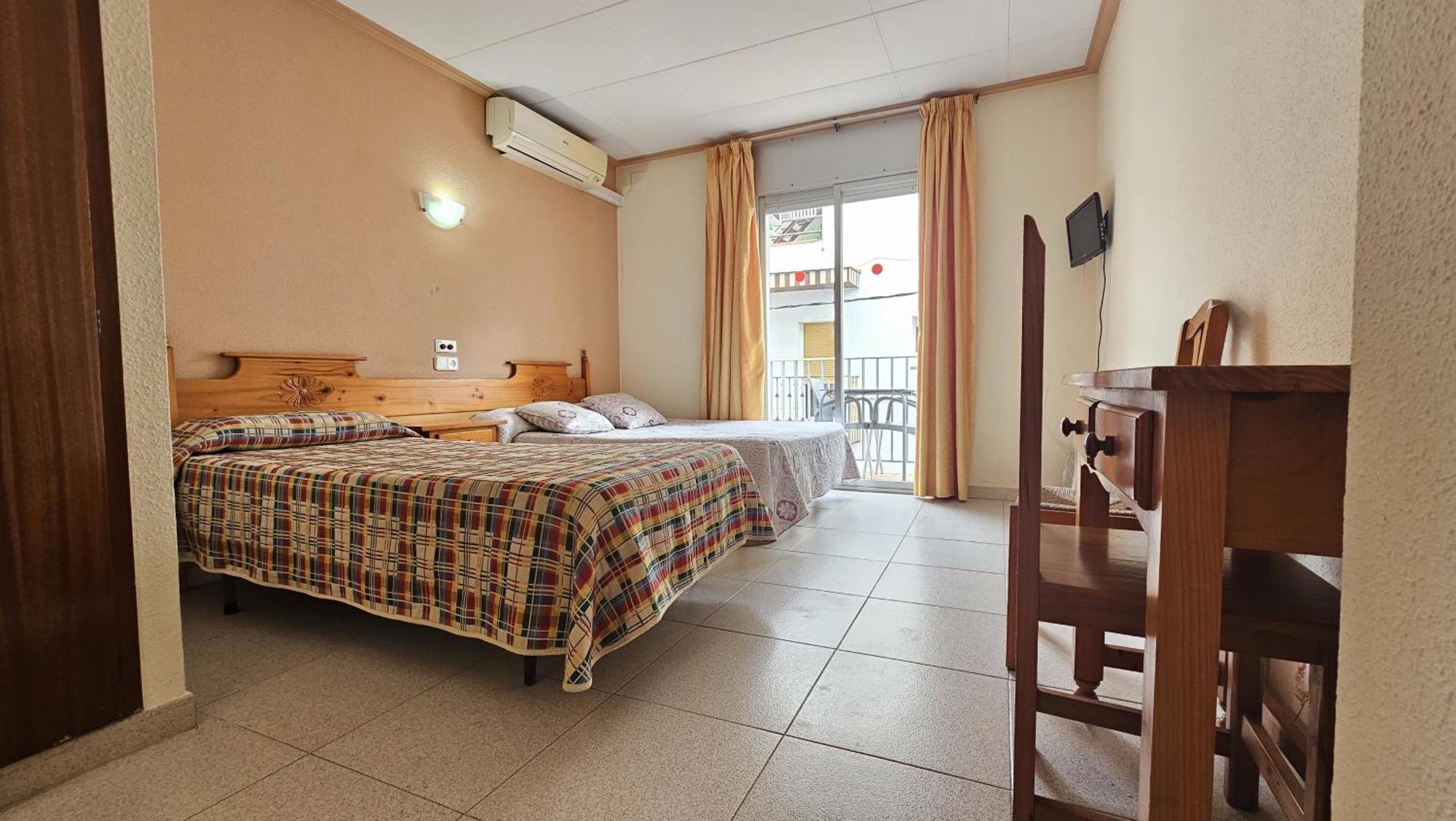 Hostal Los Manos บลาเนส ภายนอก รูปภาพ