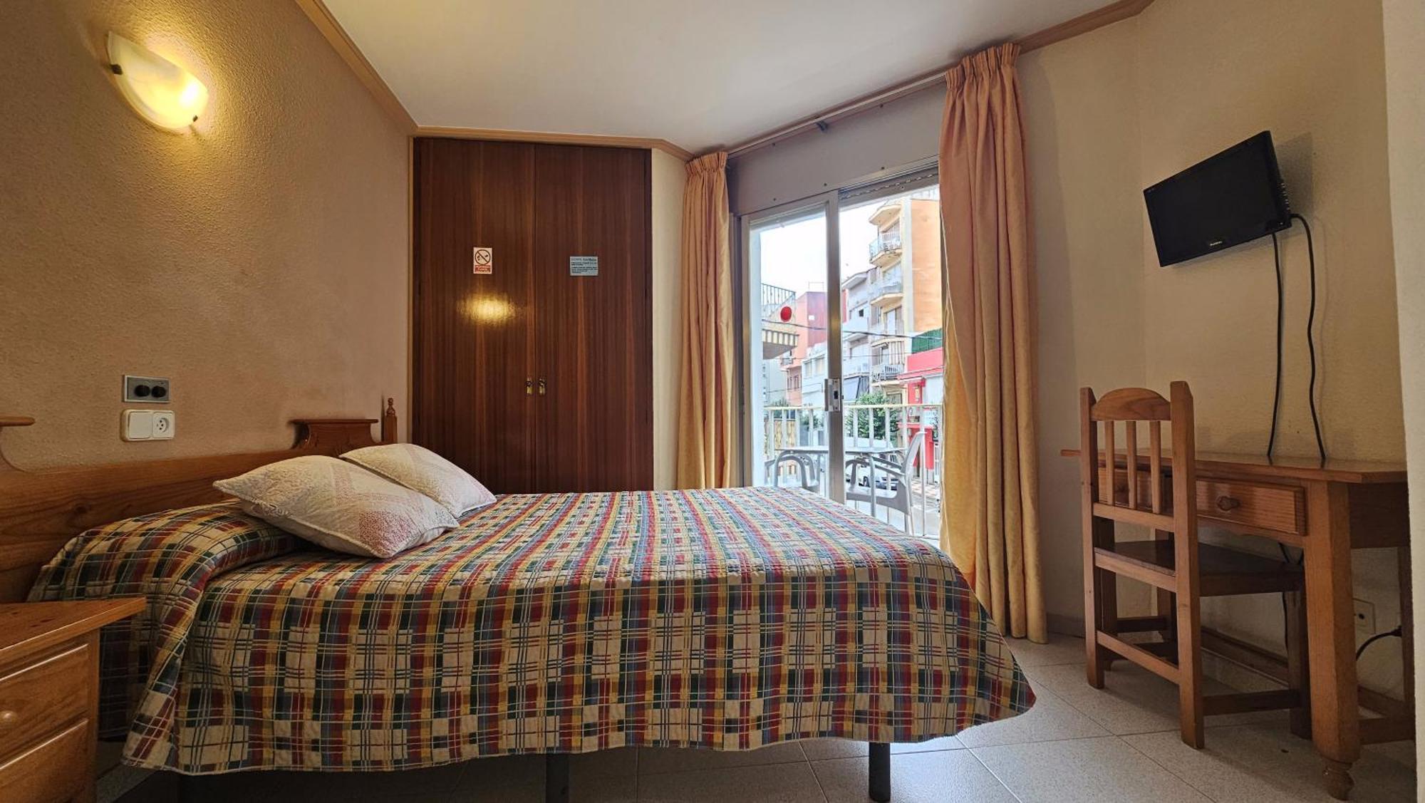 Hostal Los Manos บลาเนส ภายนอก รูปภาพ